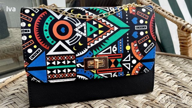 НАМАЛЕНА! Цветна дамска чанта с дълга златиста дръжка, снимка 3 - Чанти - 42957494