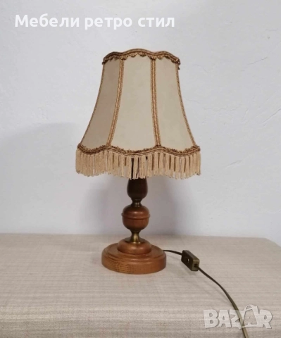 Елегантна нощна лампа с  основа от масивна дърво с топъл естествен финиш и кремав текстилен абажур., снимка 5 - Настолни лампи - 52388078