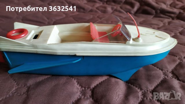 Продавам стара играчка моторница