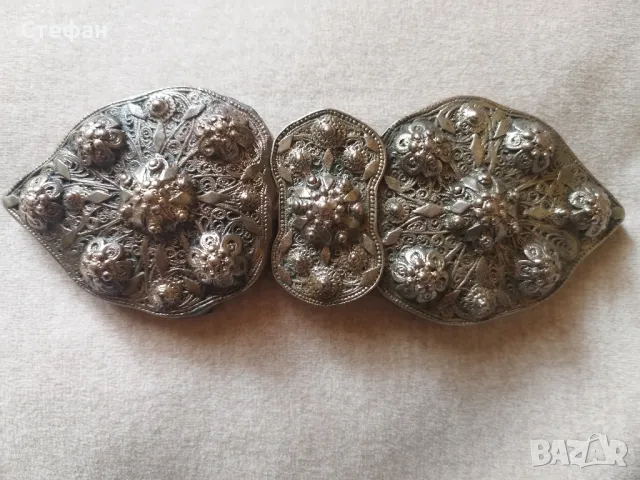 Сребърна, възрожденска пафта.