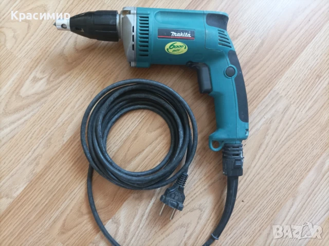 винтоверт за гипсокартон Макита 6825