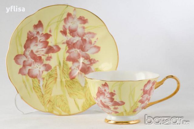 Красив комплект  за чай или кафе чаша и чинийка с нежен флорален декор., снимка 1