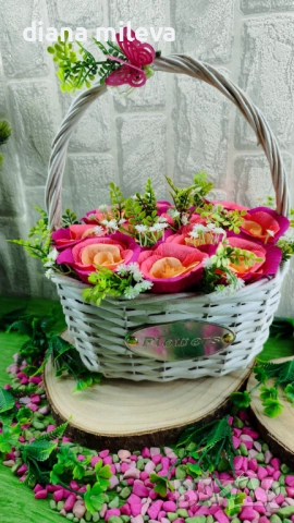Кошничка  с 11 рози от креп хартия!!, снимка 5 - Декорация за дома - 51943481