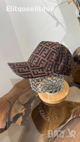 шапка с козирка fendi