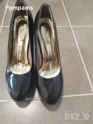 Обувки на висок ток