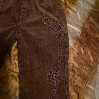 Джинси, подплатени в кафяв цвят и апликации размери: 128/122, снимка 6 - Детски панталони и дънки - 43435411