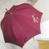  Стар чадър цвят бордо с бродиран кон и дървена дръжка, снимка 6 - Други ценни предмети - 28951046
