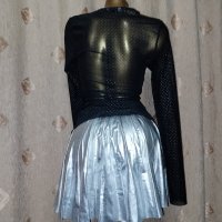  К-т S/M Черна прозрачна блуза със сребристи точки и сребриста пола с кожен ефект, снимка 3 - Поли - 43722543