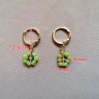 Дамски обеци в златист цвят с висулки цветя от мъниста в зелен и лилав цвят, снимка 2 - Обеци - 43838951