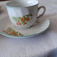 Порцеланов сервиз за чай, снимка 2 - Антикварни и старинни предмети - 38379532