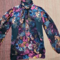 Шарена блузка, снимка 1 - Блузи с дълъг ръкав и пуловери - 43627563