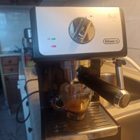 Кафе машина Делонги с ръкохватка с крема диск и 3 броя цедки, работи отлично , снимка 5 - Кафемашини - 39592279