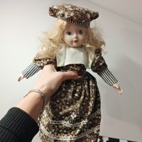 порцеланова кукла 35лв, снимка 1 - Колекции - 43413417