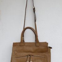Coccinelle бежова кожена чанта, снимка 2 - Чанти - 35290188