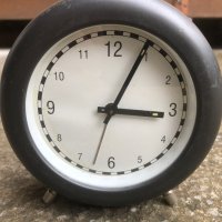 стар часовник - будилник - реклама на АВТОМОБИЛНИ ГУМИ, снимка 3 - Антикварни и старинни предмети - 40838759