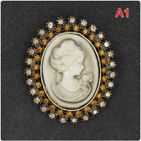 Брошка с камея, снимка 1 - Колиета, медальони, синджири - 44905817