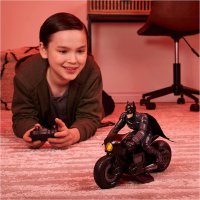 Batman Батман Мотор с дистанционно и Фигура 1:10, снимка 2 - Коли, камиони, мотори, писти - 39347806