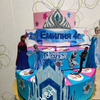 Картонена торта Елза и Анна 