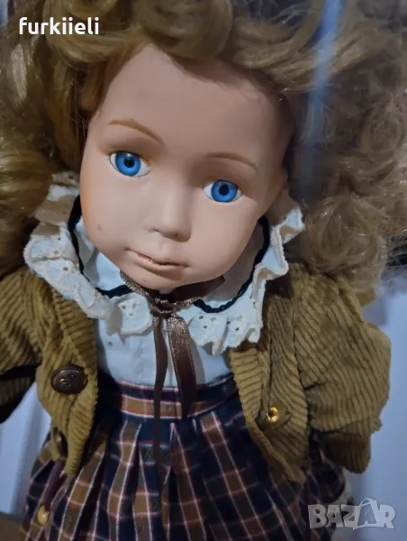 порцеланова кукла със стойка висока 40 см., снимка 1
