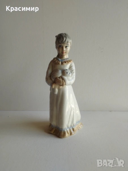 Порцеланова фигурка Sango Испания - момиче, държащо кукла, височина 20 см. , снимка 1
