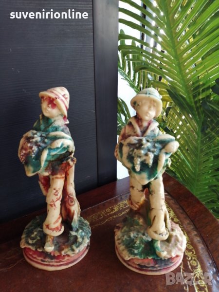 Двойка статуетки , снимка 1