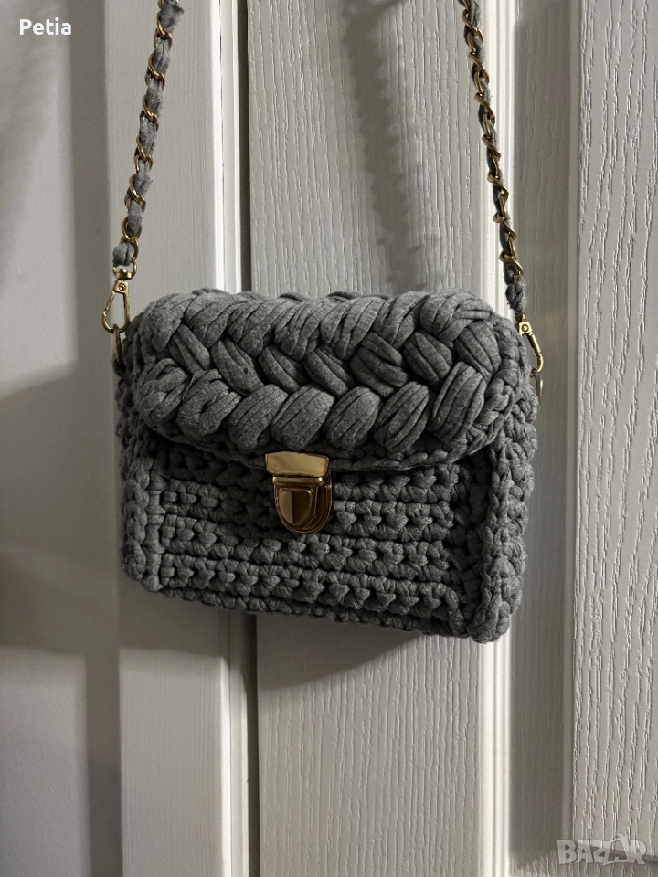 Сива плетена чанта със златен акцент, снимка 1