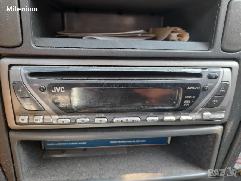 Радиокасетофон за кола JVC, снимка 1