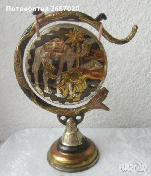 Гонгове:  ГОНГ със змия и камила метал бронз месинг,   пепелник с камила, снимка 1