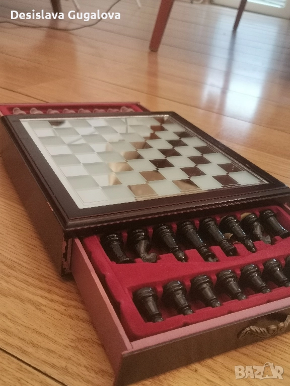 Стъклен шах в луксозна дървена кутия, снимка 1