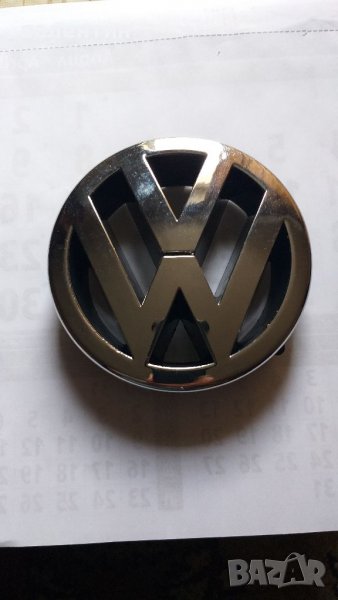 Предна емблема за решетката на голф 5 от 2004г до 2008г.12.5см, снимка 1