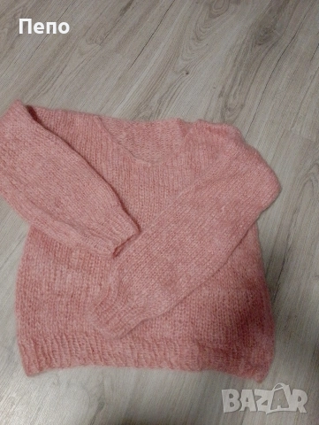 Розов пуловер