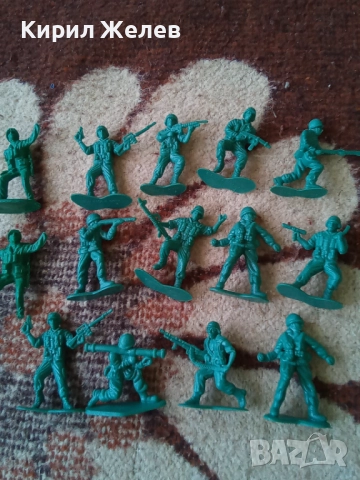 Войници пластмасови 12 броя 14989, снимка 8 - Колекции - 52105881
