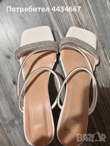 Бели сандали, снимка 2 - Дамски обувки на ток - 52766121