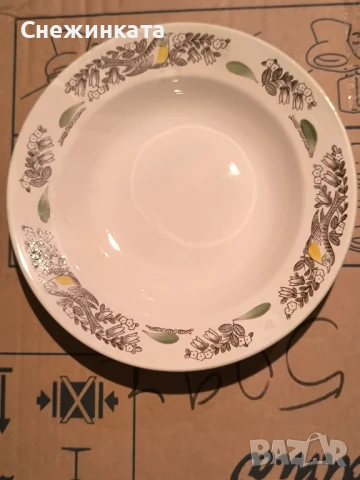 Продавам порцеланови чинии