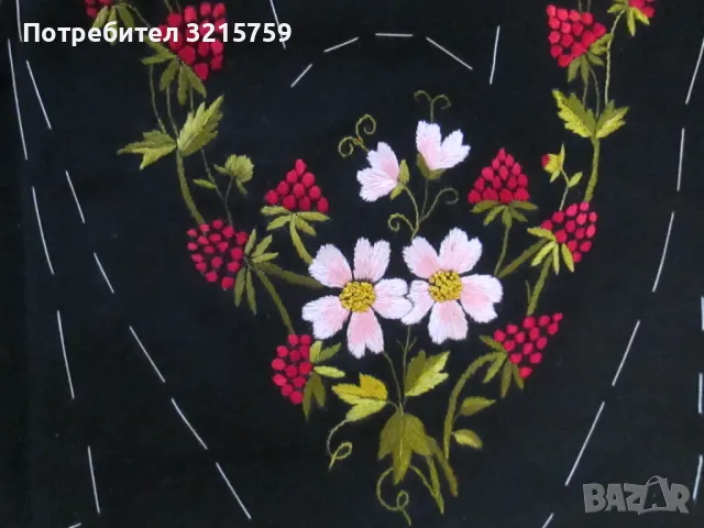 Стара ръчна бродерия мотив, вълнен плат,копринени конци, снимка 2 - Антикварни и старинни предмети - 48929061