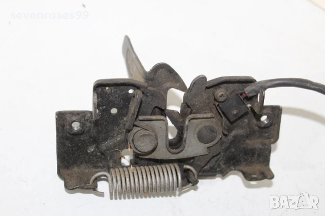 Брава преден капак Мазда 3 2008 2.3i 158hp Mazda 3 седан, снимка 3 - Части - 51229617