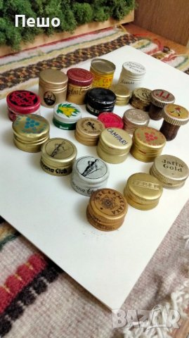 Стари капачки, снимка 2 - Антикварни и старинни предмети - 44011935