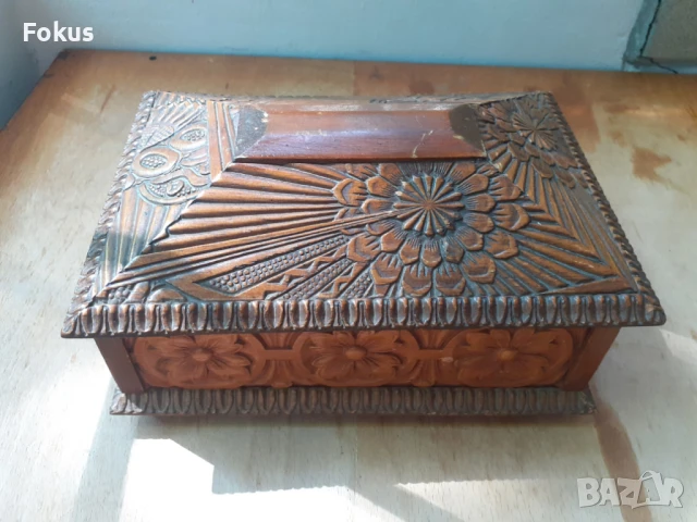 Антикварна музикална дървена кутия Шварцвалд - дърворезба