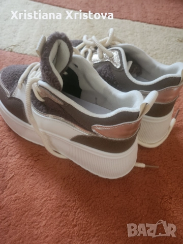 Дамски маратонки Guess, снимка 2 - Маратонки - 52737650