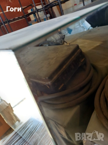 Квадратна огледална масичка с дефект, снимка 4 - Маси - 52776155