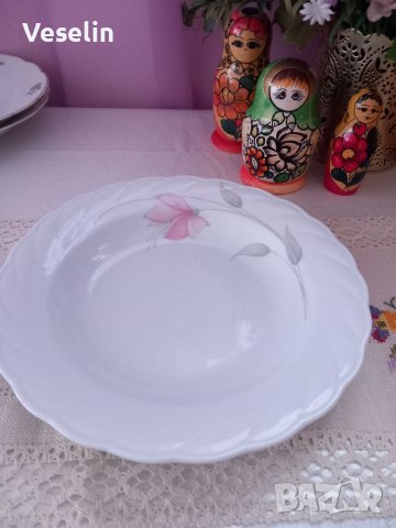 Порцеланова чиния , снимка 1 - Чинии - 40449566