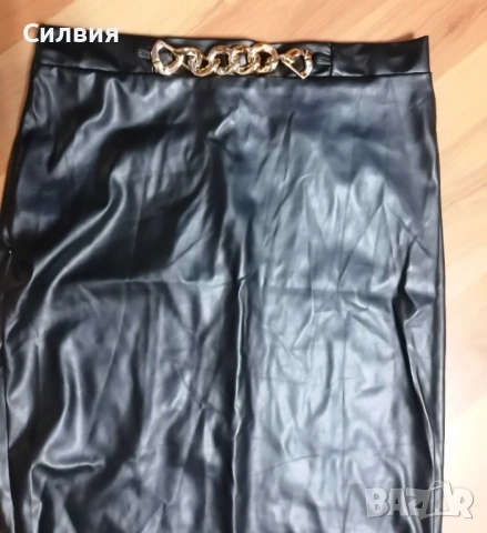 Нова черна кожена пола тип "молив" с верижка, размер "M"-"L", снимка 3 - Поли - 53118310