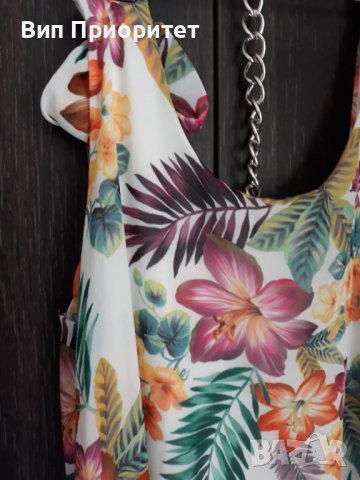 Прекрасна ефирна рокля с цветен пъстър принт, с пандела на едното рамо, свободно падаща, елегантна, снимка 12 - Рокли - 37416868