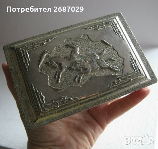 Красива посребрена руска кутия с 3 коня