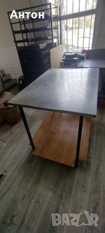 Работна маса с неръждаем плот