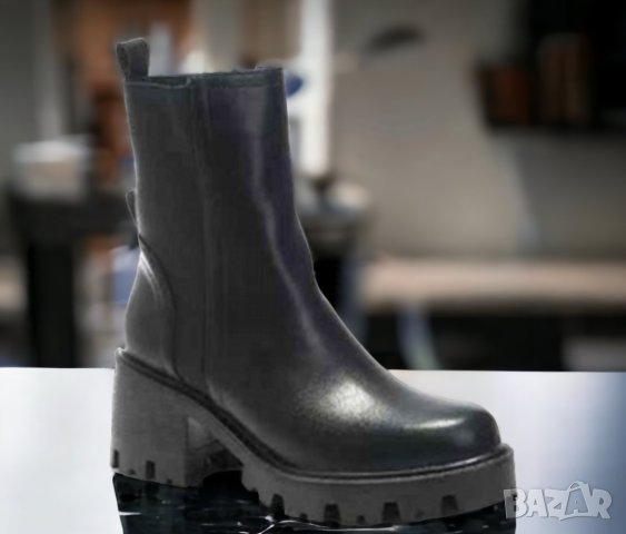 Дамски боти Mya - черно