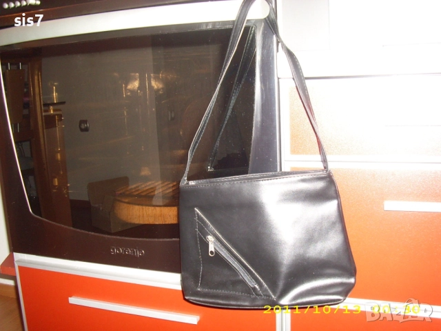 черна чанта за 5 лв., снимка 3 - Чанти - 52016323