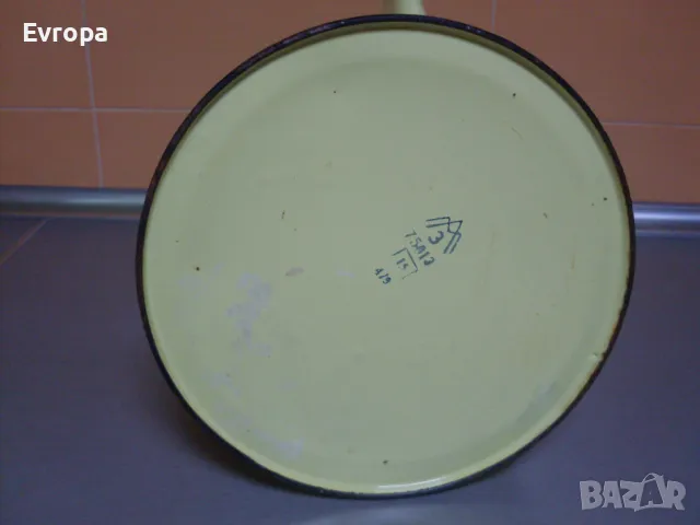 Стар класически емайлиран чайник- 3литра., снимка 9 - Съдове за готвене - 46451987