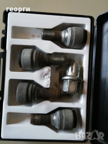 Продавам секретни болтове за джанти за Дъстър, снимка 3 - Гуми и джанти - 28243108