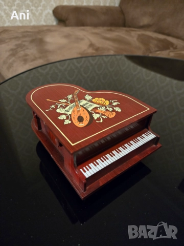 Музикална кутия/ бижутерка ПИАНО 